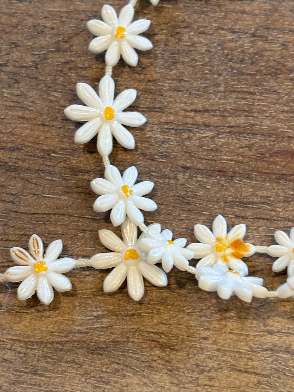 Vintage Sarah Coventry White Daisy Flower Necklace and clip on earrings - Picture 9 of 12